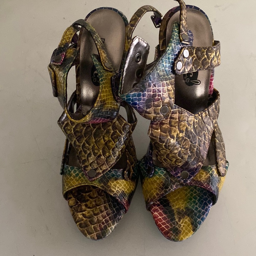 Rue 21 colorful print heels size 7